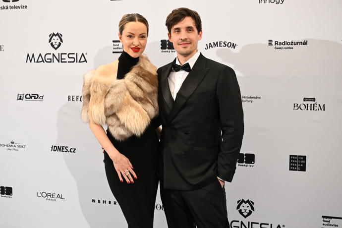 FOTO: Novinář Čestmír Strakatý s krásnou manželkou. – stránka 2