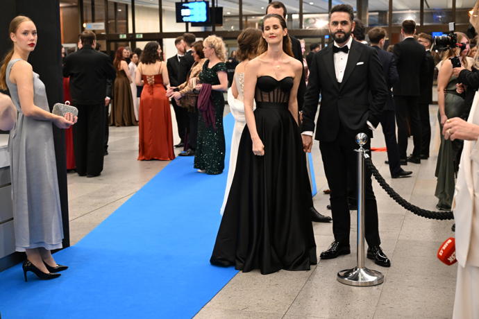 FOTO: Jana Bernášková s fešným doprovodem. – stránka 8