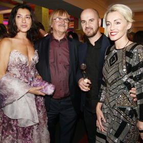 Manželka Igora Timka je významnou slovenskou zubní lékařkou. 