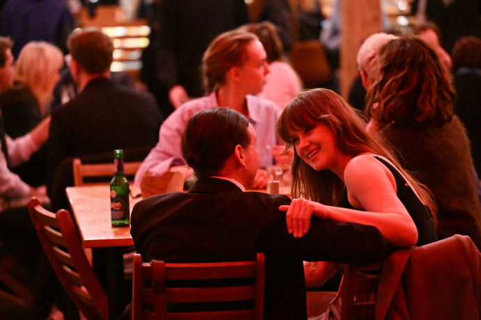 FOTO: Anna Fialová se bavila s Jenovéfou Bokovou. – stránka 33