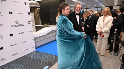 FOTO: Bolek Polívka s manželkou, která vsadila na velmi výrazné šaty.