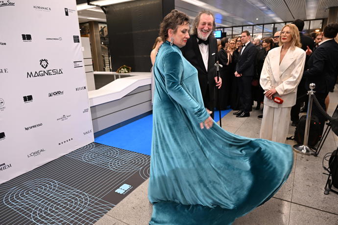 FOTO: Bolek Polívka s manželkou, která vsadila na velmi výrazné šaty. – stránka 7