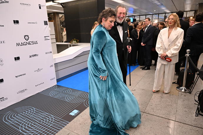 FOTO: Bolek Polívka s manželkou, která vsadila na velmi výrazné šaty. – stránka 6