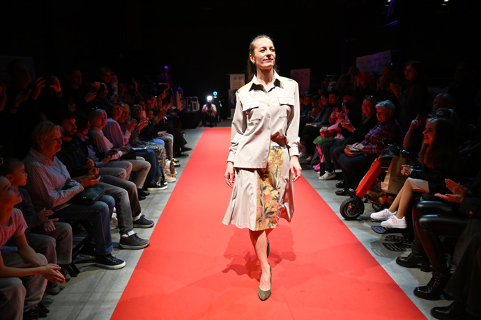 FOTO: Herečka Anna Polívková. – stránka 8