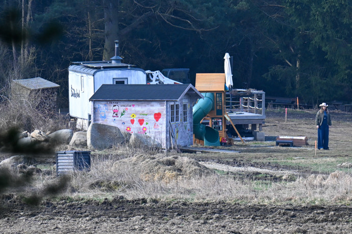 FOTO: Hugo už má vlastní domeček i skluzavku. – stránka 17