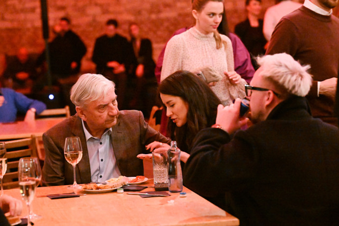 FOTO: Miroslav Donutil se bavil se Štěpánem Kozubem a jeho přítelkyní Barbarou Kanyzovou. – stránka 20