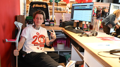 FOTO: Vojta Drahokoupil za kasou.