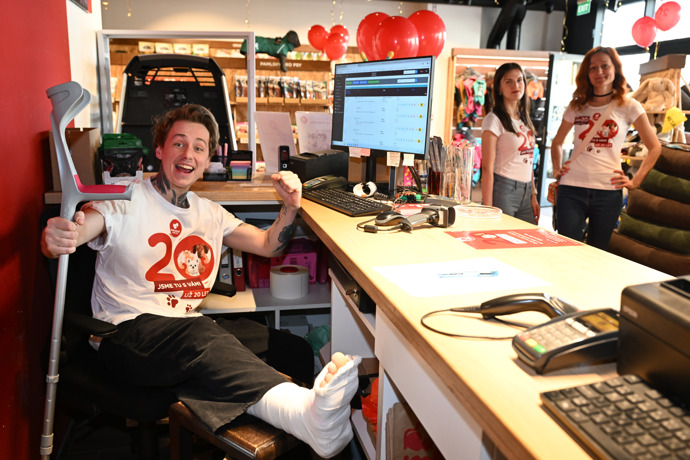 FOTO: Vojta Drahokoupil dorazil i přes zranění. – stránka 35