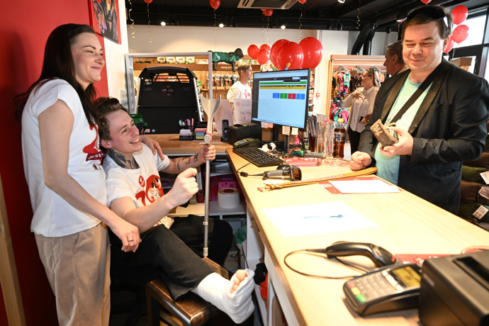 FOTO: Bára Jánová a Vojta Drahokoupil. – stránka 30