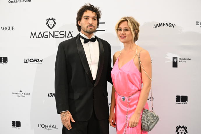FOTO: Jordan Haj a Emma Smetana nemohli chybět na udílení cen Český lev. – stránka 1