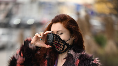 FOTO: Eva Toulová si vzala nahubek.