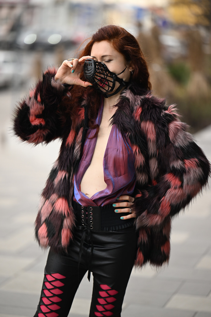 FOTO: Eva Toulová si vzala nahubek. – stránka 15