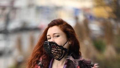 FOTO: Eva Toulová s náhubkem.