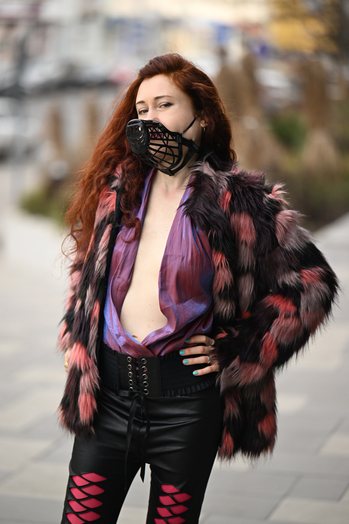 FOTO: Eva Toulová s náhubkem. – stránka 14