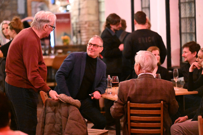 FOTO: Jiří Lábus si přisedl k Miroslavu Donutilovi. – stránka 7