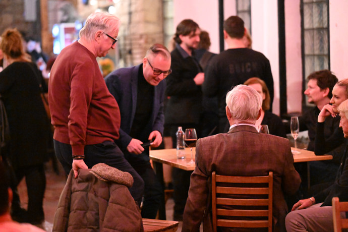 FOTO: Jiří Lábus si přisedl k Miroslavu Donutilovi. – stránka 6