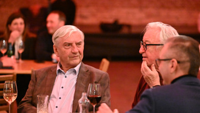 FOTO: Jiří Lábus a Miroslav Donutil při konverzaci.