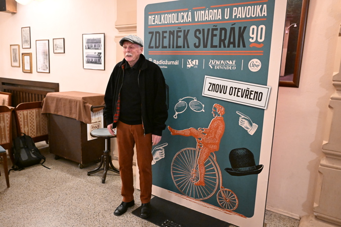 FOTO: Velká oslava probíhá v žižkovském Divadle Járy Cimrmana. – stránka 43