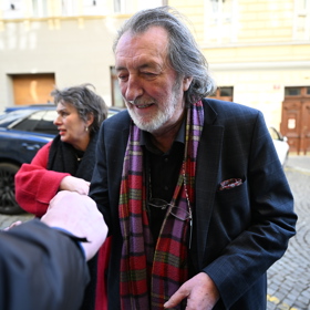 Bolek Polívka dorazil na oslavu narozenin Zdeňka Svěráka.