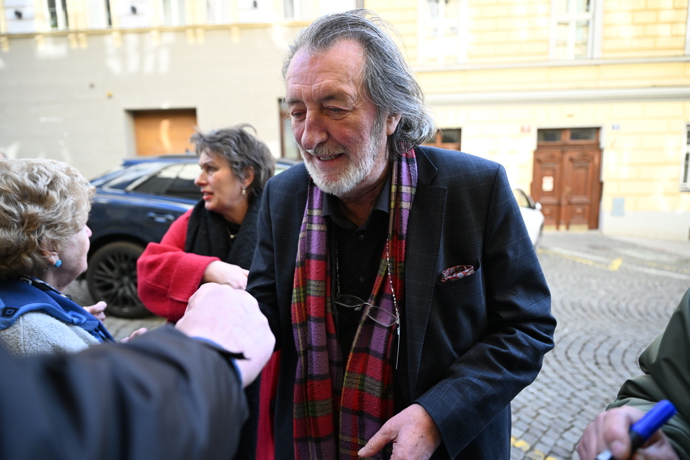 FOTO: Bolek Polívka dorazil na oslavu narozenin Zdeňka Svěráka. – stránka 35