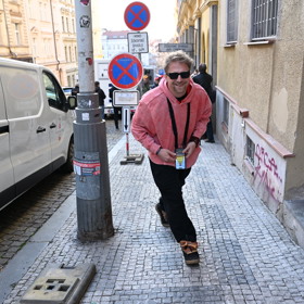 Tomáš Klus vtipkoval. 