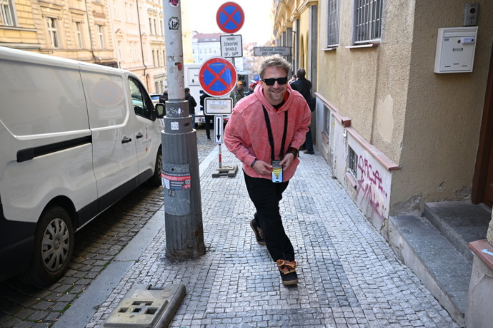 FOTO: Tomáš Klus vtipkoval. – stránka 3