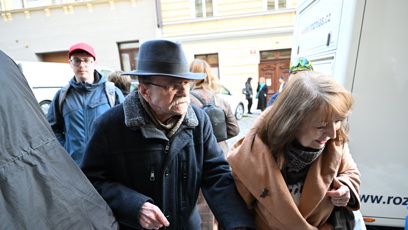 FOTO: Jaroslav Uhlíř míří dovnitř.