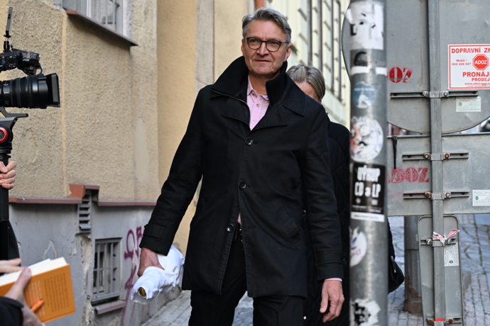 FOTO: Jan Svěrák s Oscarem v ruce.