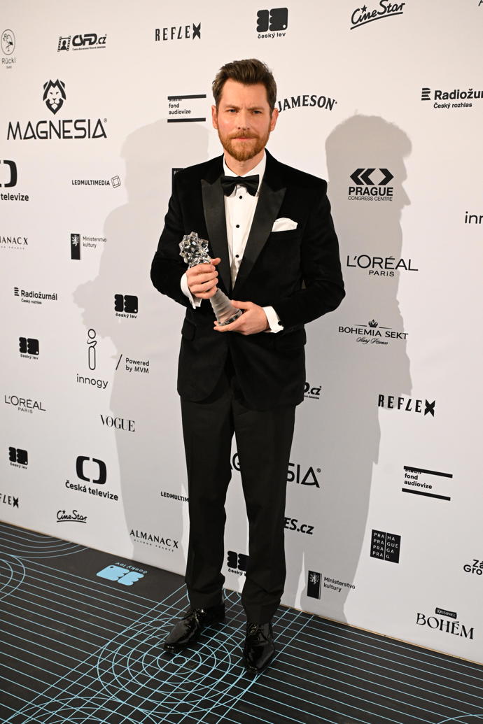 FOTO: David Švehlík získal Českého lva za výkon v hlavní roli v seriálovém díle (Studna). – stránka 1