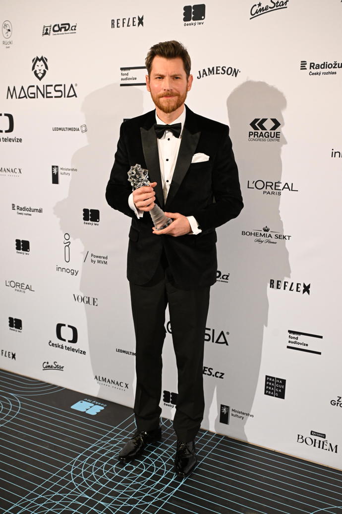 FOTO: David Švehlík získal Českého lva za výkon v hlavní roli v seriálovém díle (Studna).