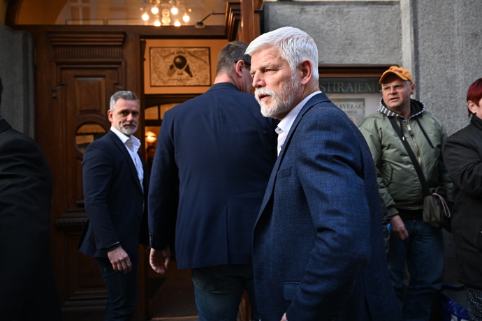 FOTO: Petr Pavel na oslavě Zdeňka Svěráka. – stránka 41