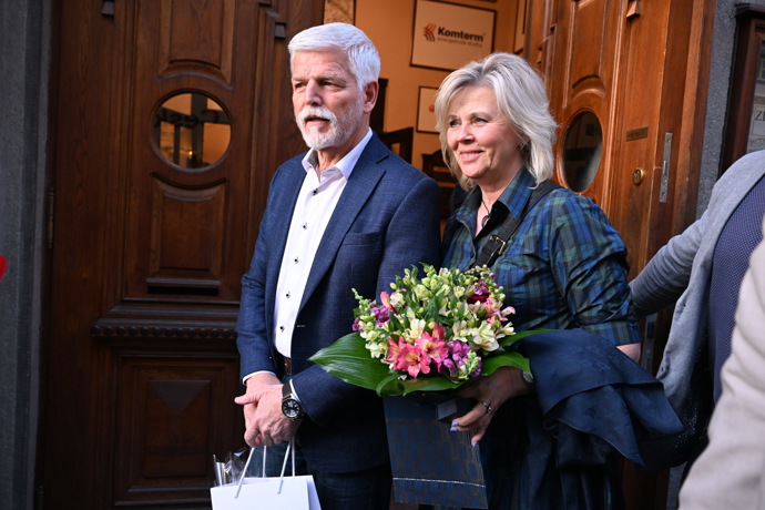 FOTO: Petr Pavel a Eva Pavlová. – stránka 38