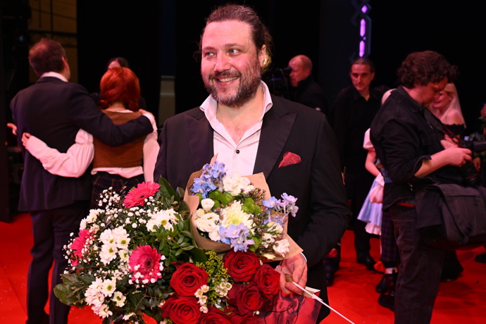 FOTO: Felix Slováček mladší na preméře ledového království. – stránka 14