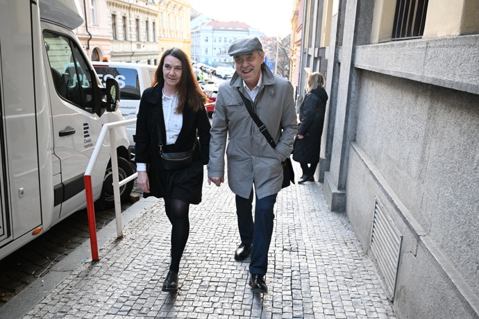 FOTO: Miroslav Táborský s krásnou ženou. – stránka 31