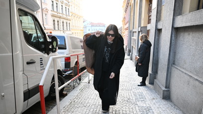 FOTO: Anna K. během příchodu.