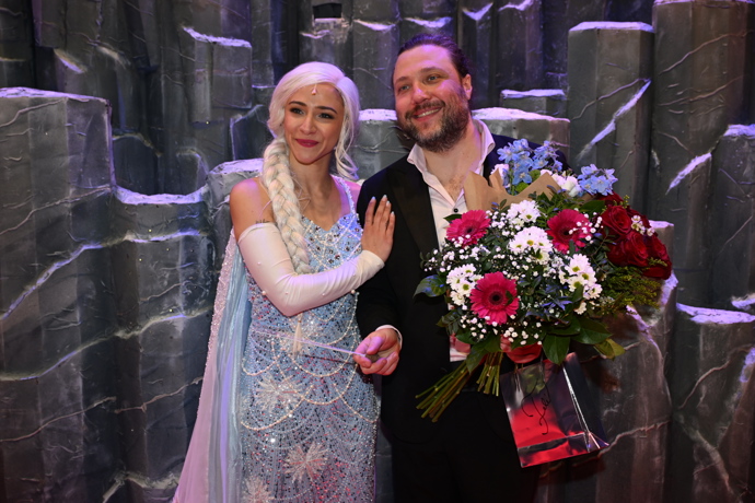 FOTO: Felix Slováček mladší a Eva Burešová. – stránka 11