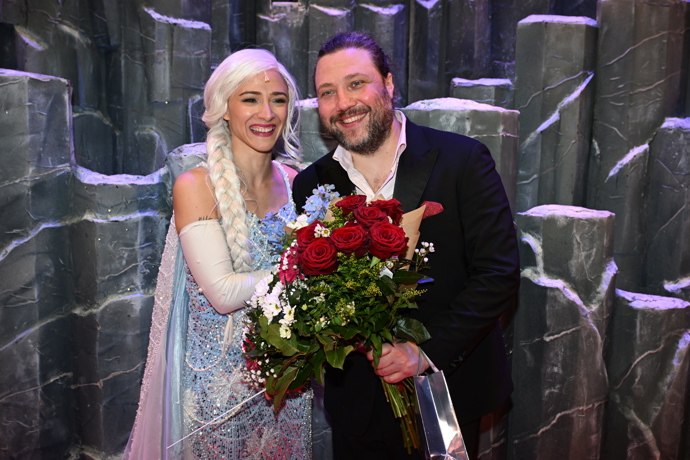 FOTO: Felix Slováček mladší s Evou Burešovou na premiéře. – stránka 9