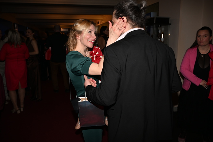 FOTO: Felix Slováček mladší byl v obležení žen. – stránka 5