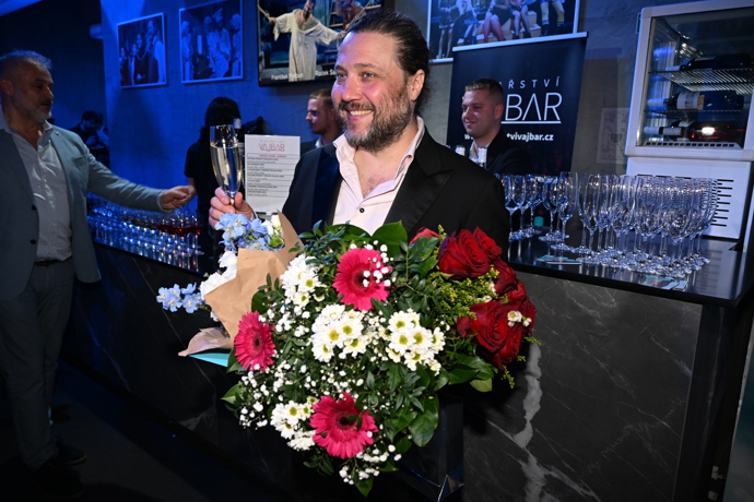 FOTO: Felix Slováček mladší se usmíval. – stránka 2