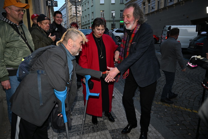 FOTO: Bolek Polívka se pozdravil s fanoušky.