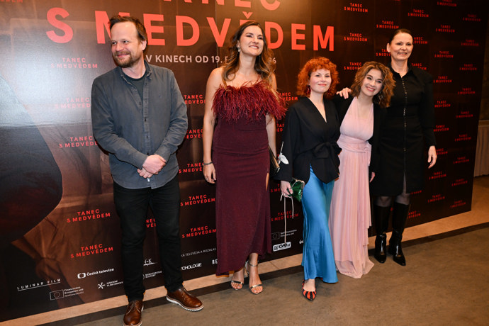 FOTO: Herecké obsazení filmu Tanec s medvědem. – stránka 9