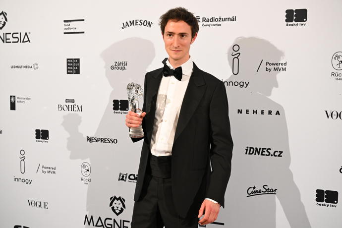 FOTO: Idan Weiss získal Českého lva za nejlepší výkon v hlavní roli (Franz). – stránka 90