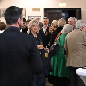 Eva Pavlová s limonádou Zdeňka Svěráka.