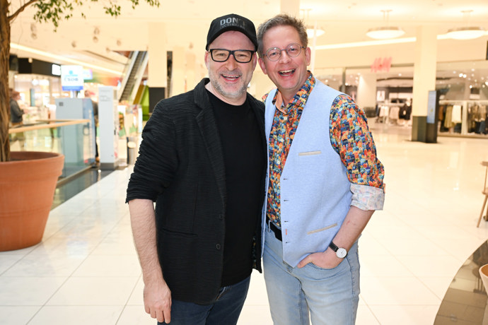 FOTO: Nechyběl ani moderátor Aleš Cibulka s manželem Michalem Jagelkou.