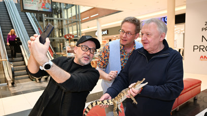 FOTO: Michal Jagelka s manželem na charitativní akci.