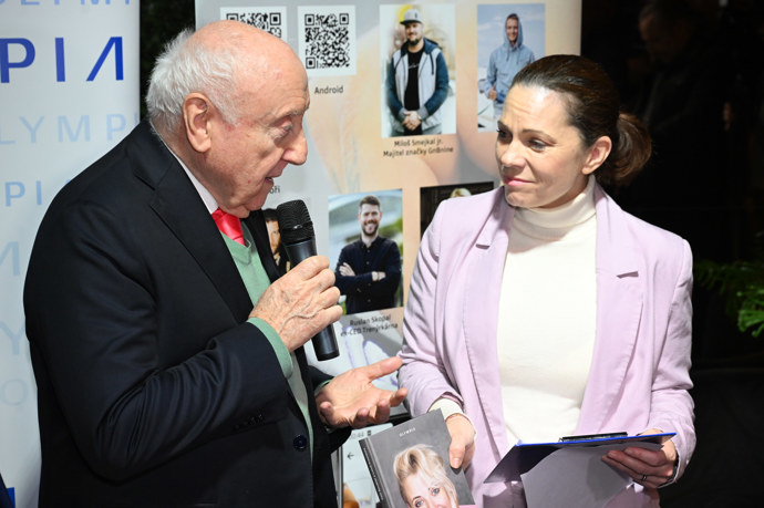 FOTO: Felix Slováček s moderátorkou Míšou Noskovou. – stránka 9