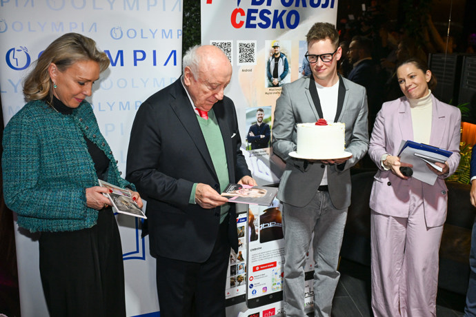 FOTO: Křest knihy byl velmi emotivní. – stránka 9