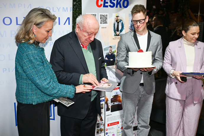 FOTO: Felix Slováček pokřtil knihu společně se Silvií Schumacher, kmotrou zesnulé Aničky.