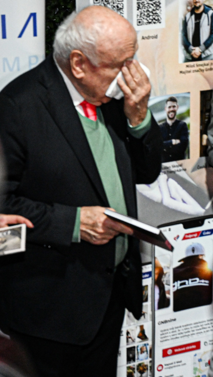 FOTO: Došlo i na slzy. – stránka 7