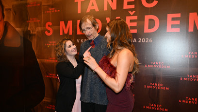 FOTO: Vladimír Javorský s Pavlou Gajdošíkovou a Eliškou Soukupovou.